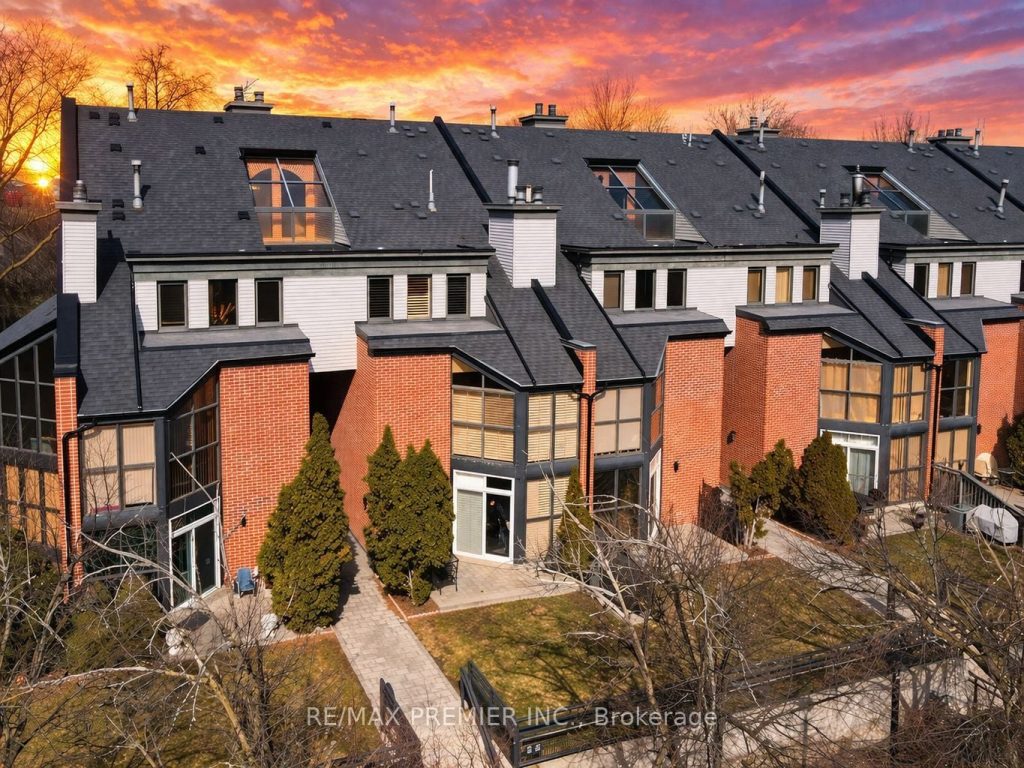 3-bedroom condo townhouse for sale in York — 8 - 100 Arbors Lane (Photo 1)