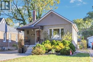 3-bedroom home for sale in Windsor — 914 Thompson Boulevard