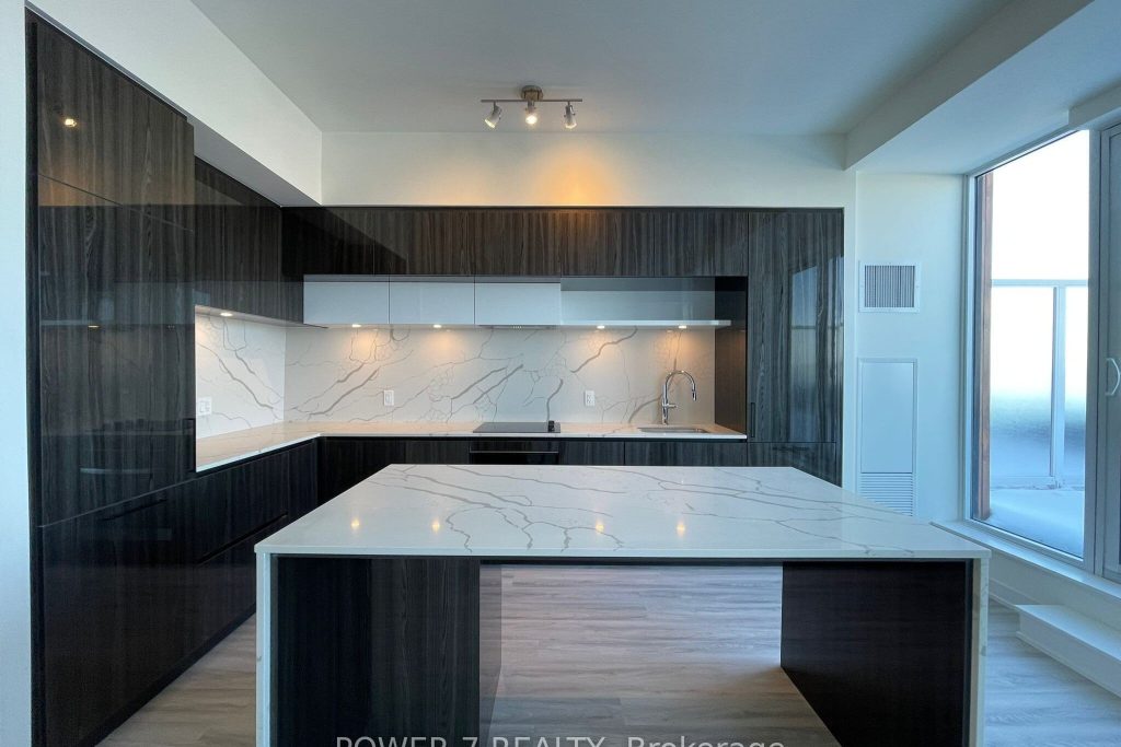 2-bedroom condo apartment for rent in Richmond Hill — 916 - 6 David Eyer Road (Photo 1)