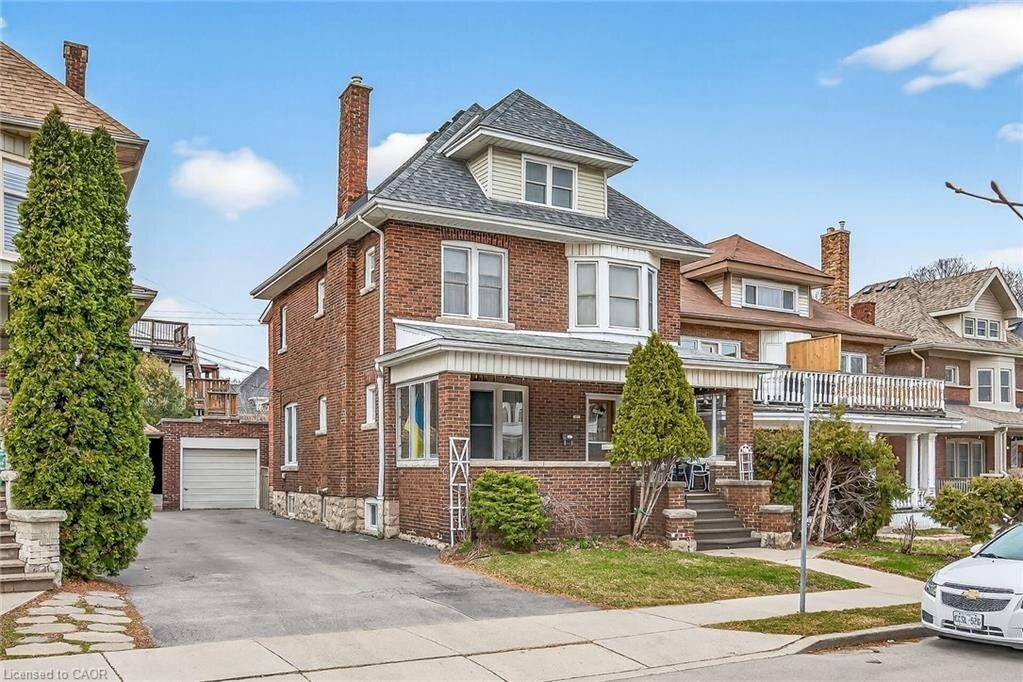3-bedroom home for sale in Hamilton — 96 Barnesdale Boulevard (Photo 1)