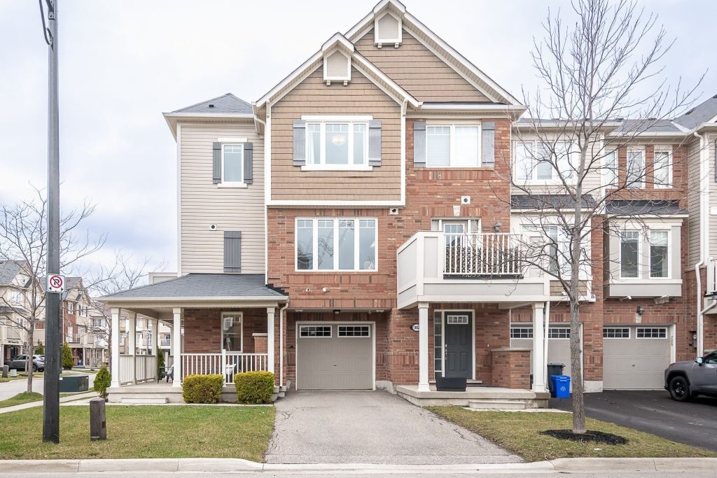 2-bedroom att/row/townhouse for sale in Halton — 984 Nadalin Heights (Photo 1)