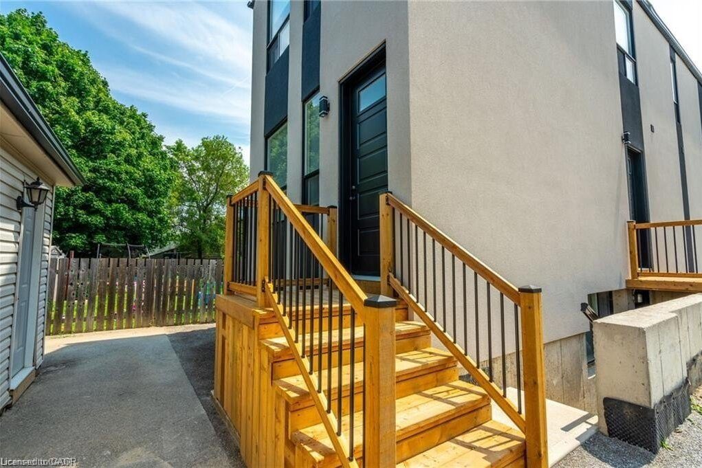 2-bedroom home for rent in Hamilton — A - 9 Munn Street (Photo 1)
