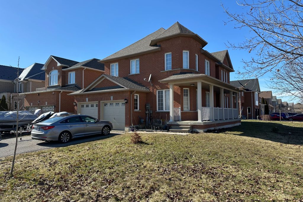 4-bedroom detached home for rent in Whitby — BASEMENT - 12 Ball Crescent (Photo 1)