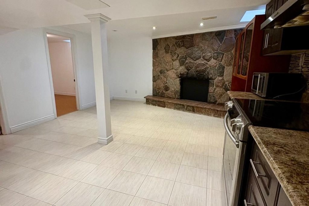 2-bedroom detached home for rent in Mississauga — BSMT - 255 Kristin Grove (Photo 1)