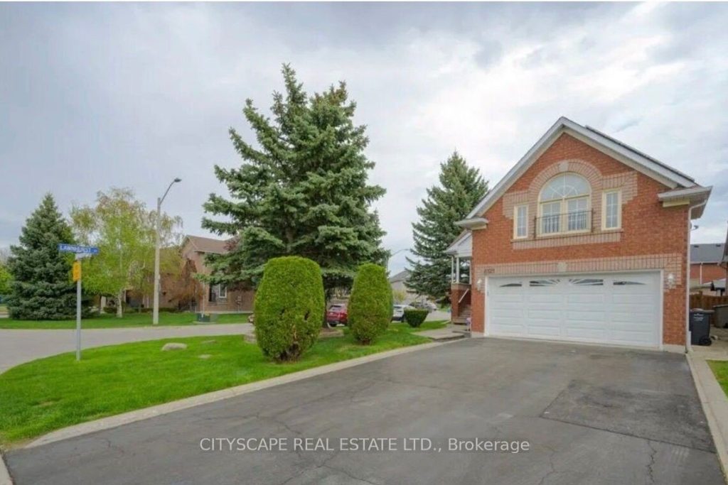 3-bedroom detached home for rent in Mississauga — Bsmt - 6121 Maplegate Circle (Photo 1)
