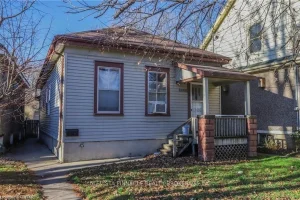 1-bedroom detached home for rent in London North — Front - 132 Wharncliffe Road N