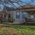 1-bedroom detached home for rent in London North — Front - 132 Wharncliffe Road N (Photo 2)