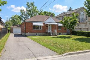3-bedroom detached home for rent in Toronto — MAIN - 20 Dunsmore Gardens