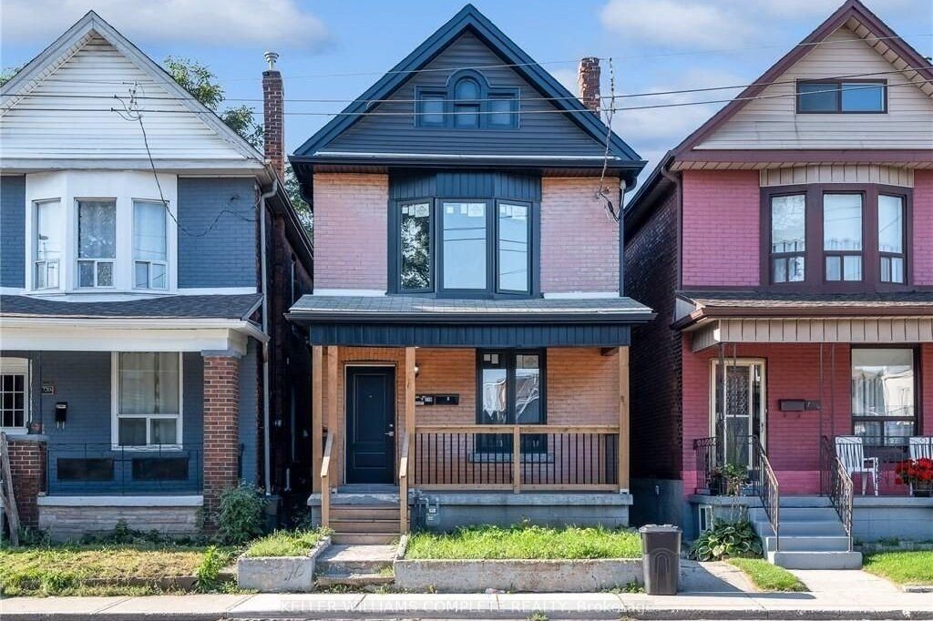 1-bedroom detached home for rent in Hamilton — MAIN - 718 Cannon Street E (Photo 1)