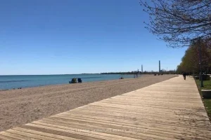 1-bedroom detached home for rent in Toronto — Main - 20 Kew Beach Avenue