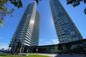 2-bedroom condo apartment for sale in Toronto — PH 10 - 115 Mcmahon Drive