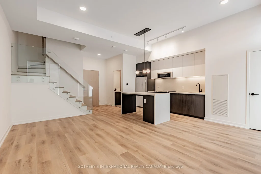 2-bedroom condo townhouse for rent in Toronto — TH#101 - 5 York Garden Way (Photo 1)