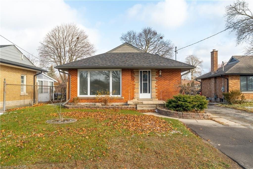 3-bedroom home for rent in Kitchener — UPPER - 220 Bruce Street (Photo 1)