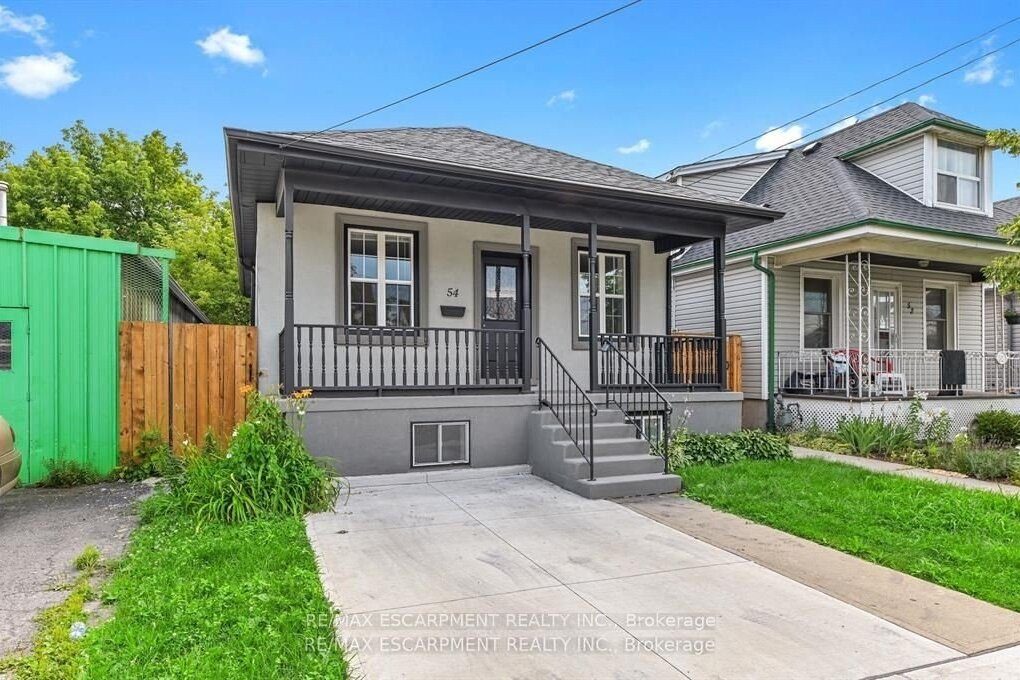 3-bedroom detached home for rent in Hamilton — Upper - 54 Craigmiller Avenue (Photo 1)