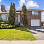 3-bedroom detached home for rent in Toronto — Upper - 80 Vanbrugh Avenue (Photo 5)