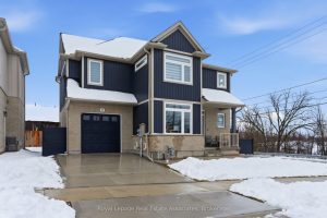 4-bedroom detached home for rent in Welland — (Upper) - 3 Marshall Lane
