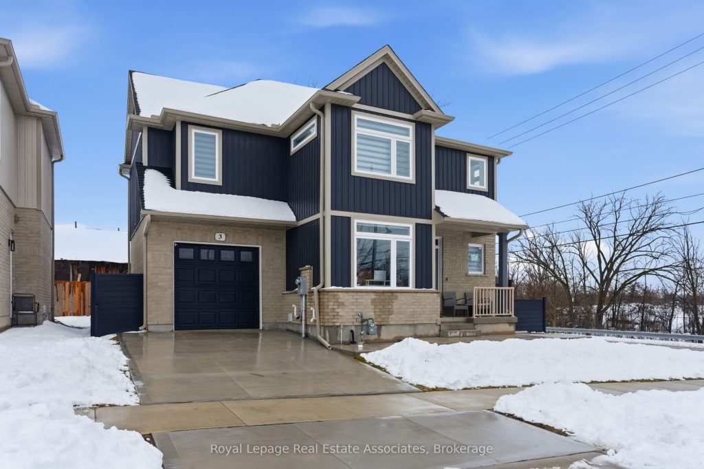 4-bedroom detached home for rent in Welland — (Upper) - 3 Marshall Lane (Photo 1)